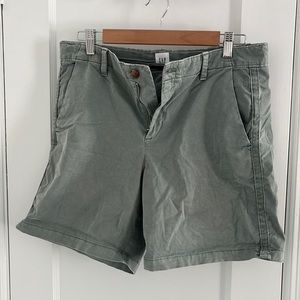 Green GAP size 8 Girlfriend Chino Short